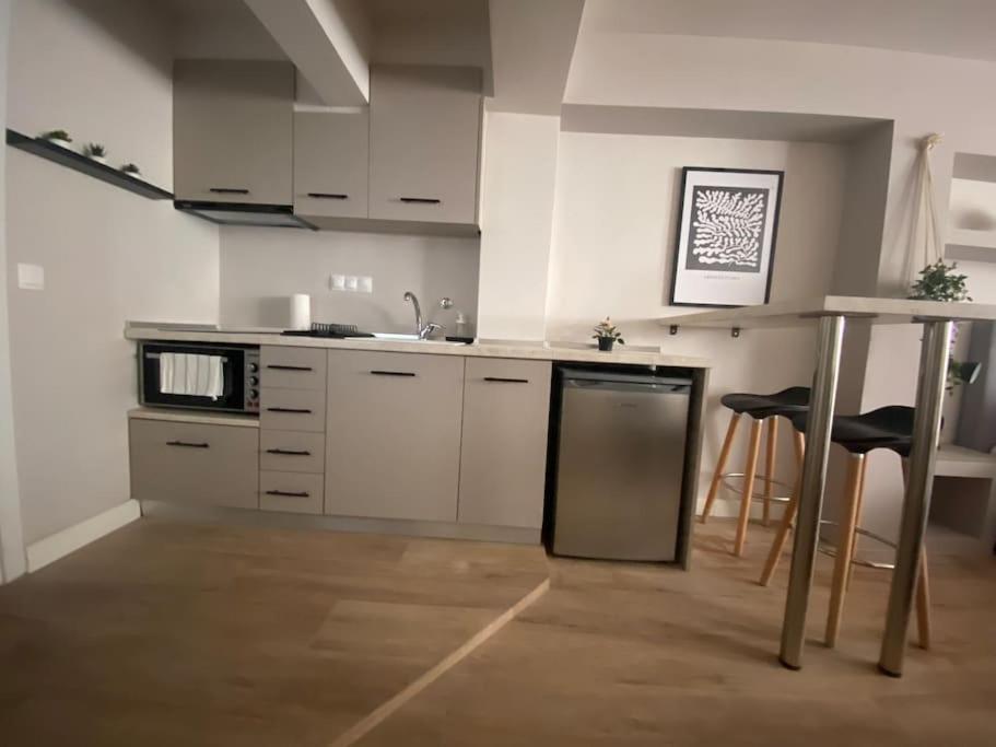 Apartment Next To Campus & Hospitals-thessaloniki Thessaloniki