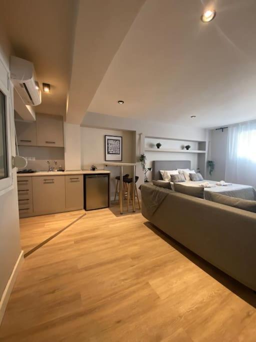 Next To Campus & Hospitals-thessaloniki Apartment *
