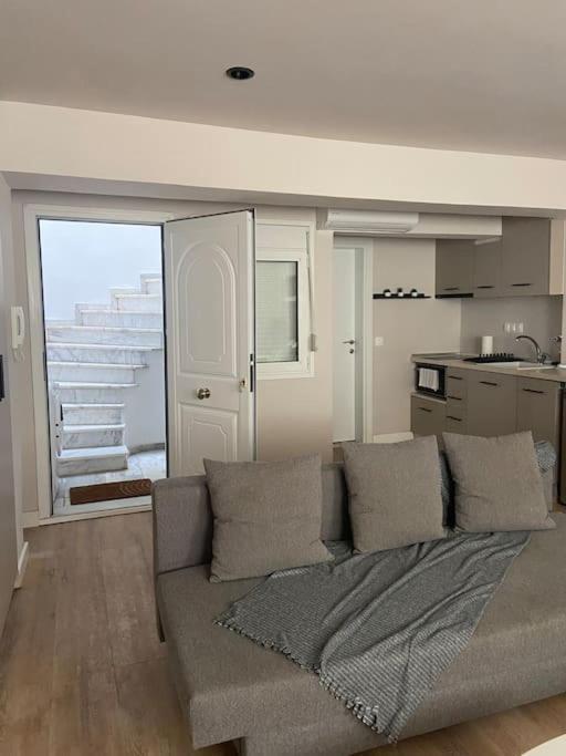 Apartment Next To Campus & Hospitals-thessaloniki *