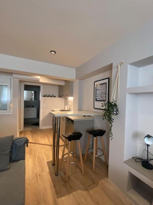 Next To Campus & Hospitals-thessaloniki Apartment